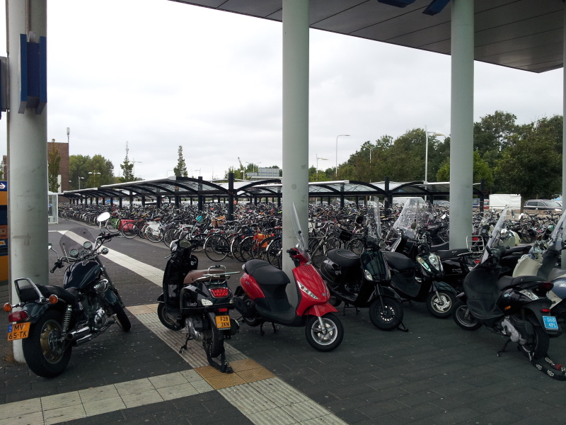 2014-09-09 Holland trip Rail station bike park